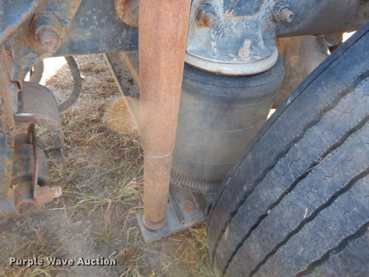 image for item HF9409 1998 Ford AT9513 Aeromax 113 semi truck