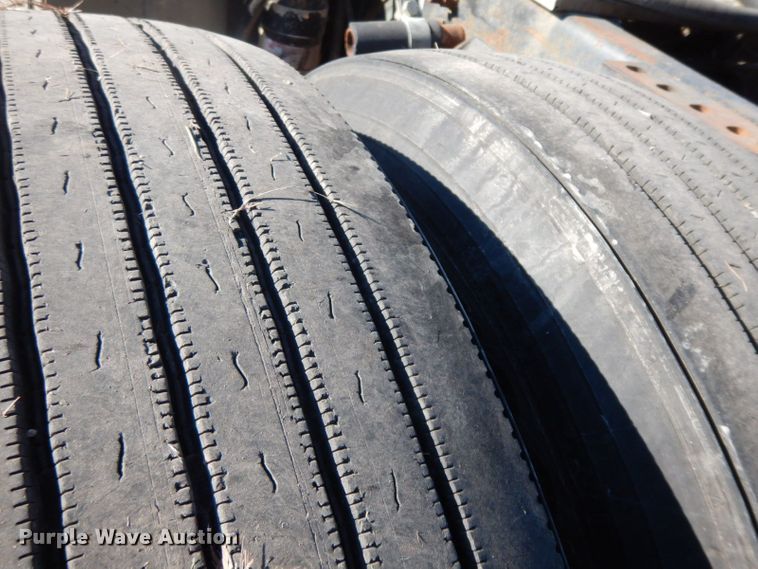 image for item HF9409 1998 Ford AT9513 Aeromax 113 semi truck