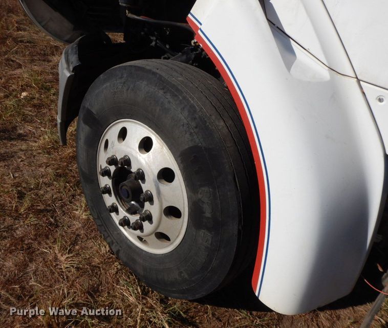 image for item HF9409 1998 Ford AT9513 Aeromax 113 semi truck