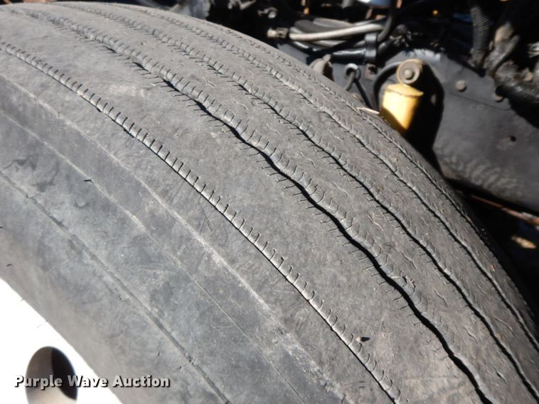 image for item HF9409 1998 Ford AT9513 Aeromax 113 semi truck