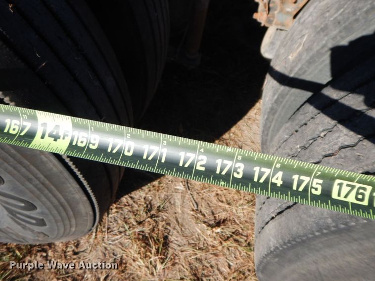 image for item HF9409 1998 Ford AT9513 Aeromax 113 semi truck