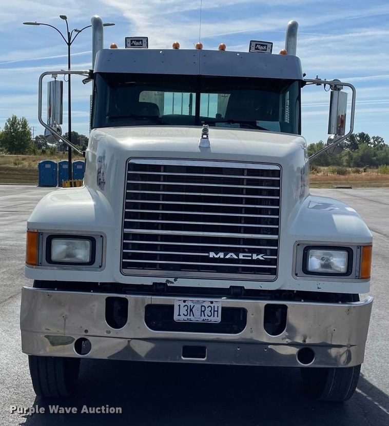 image for item JC9925 2014 Mack CHU613  semi truck