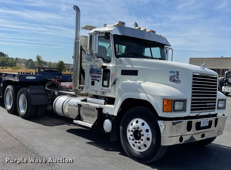 image for item JC9925 2014 Mack CHU613  semi truck