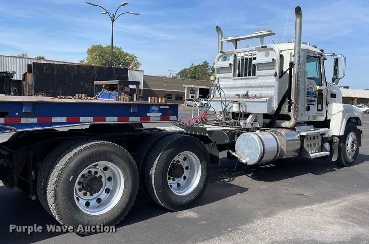 image for item JC9925 2014 Mack CHU613  semi truck