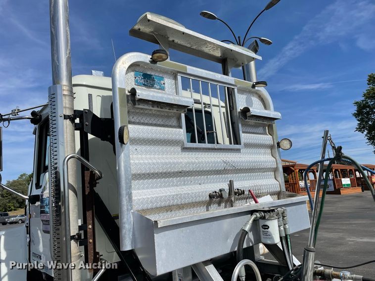 image for item JC9925 2014 Mack CHU613  semi truck