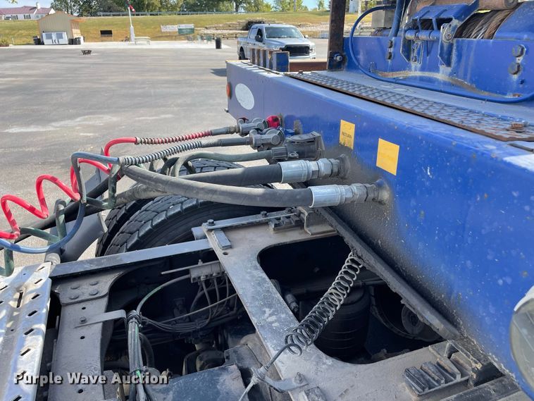 image for item JC9925 2014 Mack CHU613  semi truck