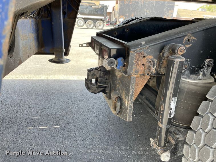 image for item JC9925 2014 Mack CHU613  semi truck