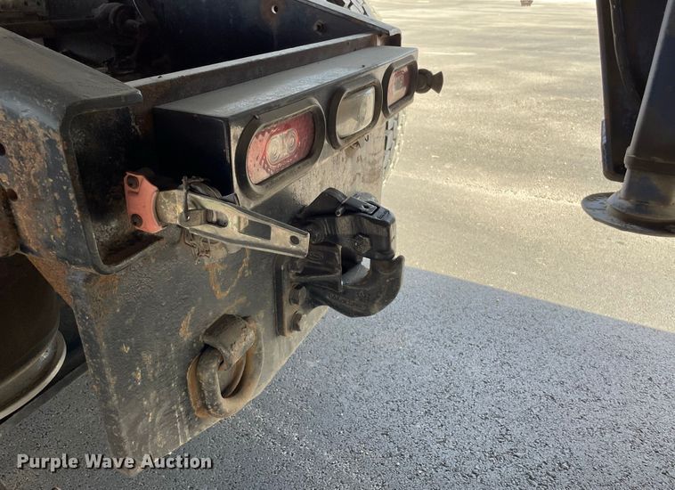 image for item JC9925 2014 Mack CHU613  semi truck