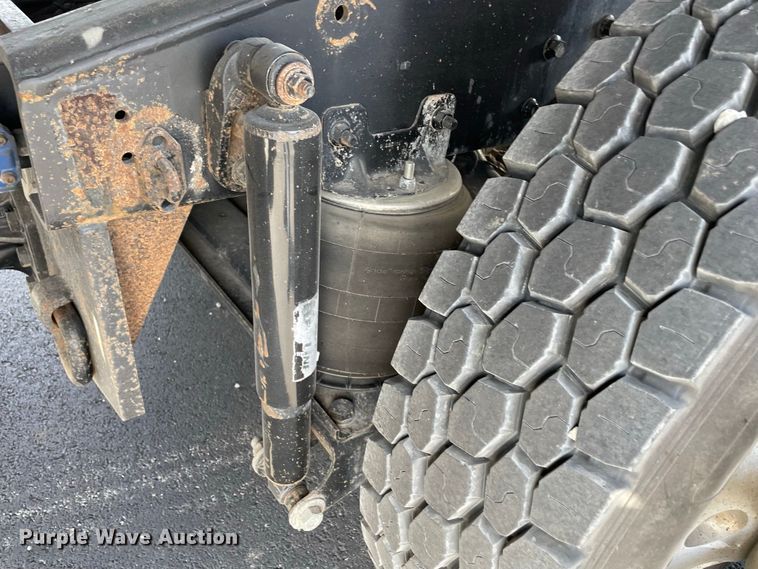 image for item JC9925 2014 Mack CHU613  semi truck