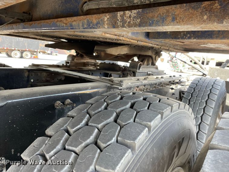 image for item JC9925 2014 Mack CHU613  semi truck