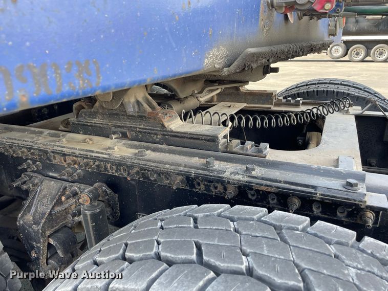 image for item JC9925 2014 Mack CHU613  semi truck