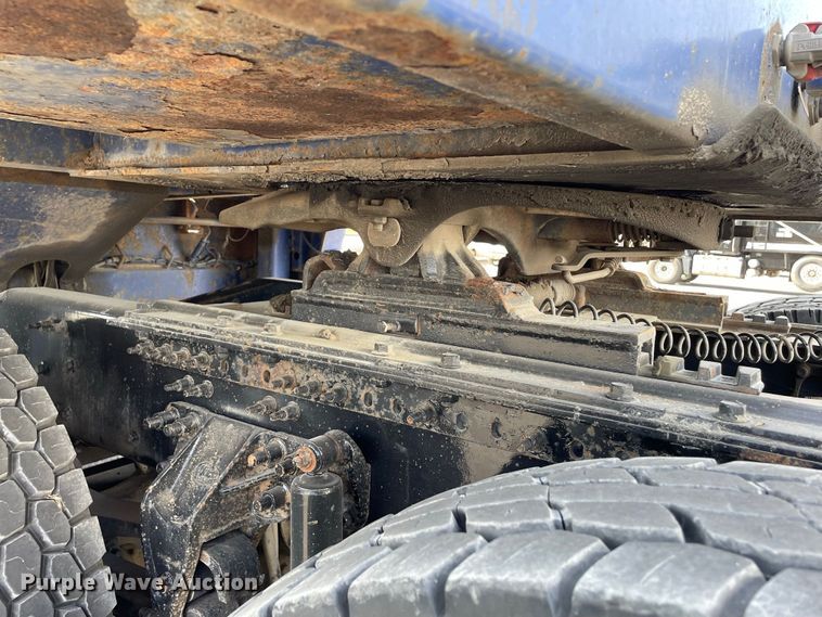 image for item JC9925 2014 Mack CHU613  semi truck