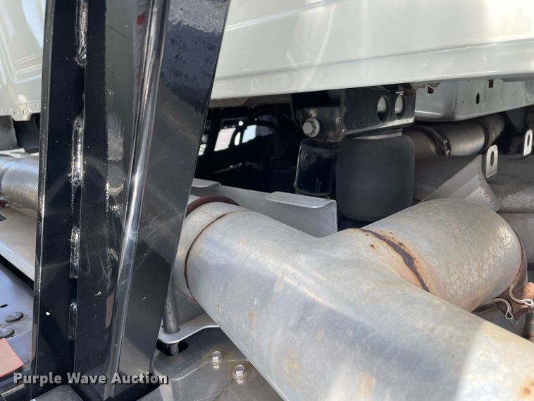 image for item JC9925 2014 Mack CHU613  semi truck