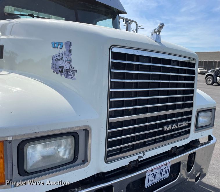 image for item JC9925 2014 Mack CHU613  semi truck