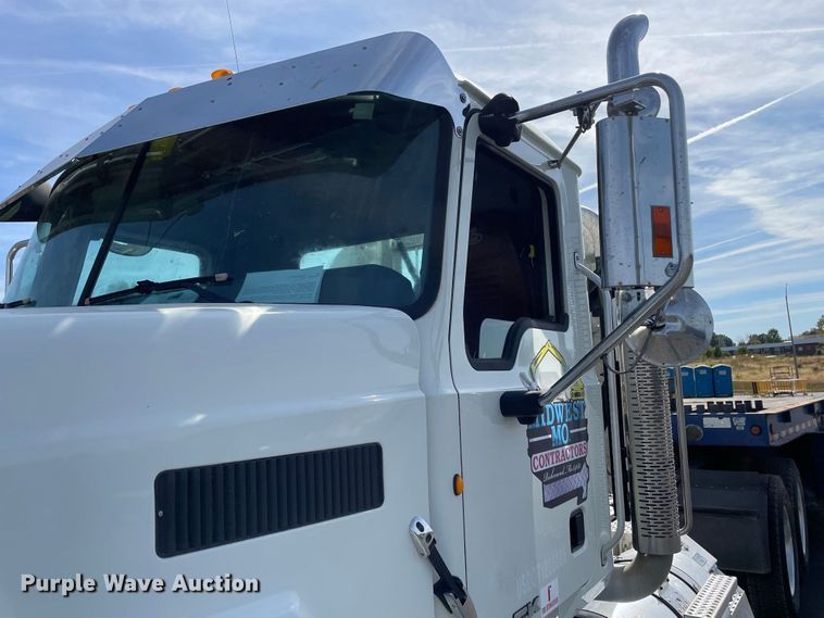 image for item JC9925 2014 Mack CHU613  semi truck