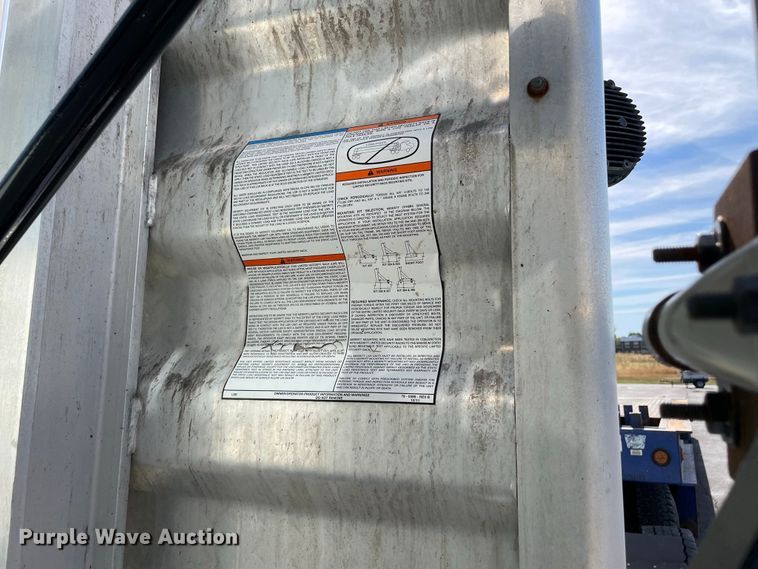 image for item JC9925 2014 Mack CHU613  semi truck