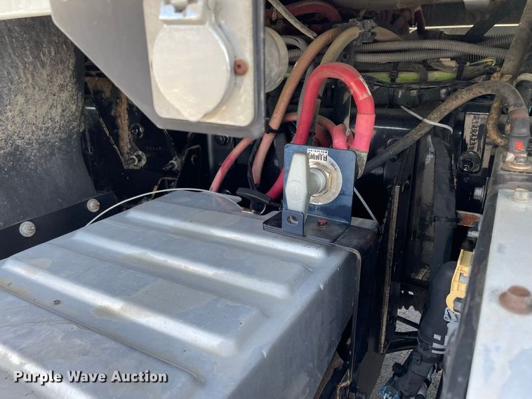 image for item JC9925 2014 Mack CHU613  semi truck