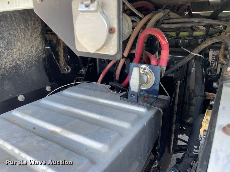 image for item JC9925 2014 Mack CHU613  semi truck