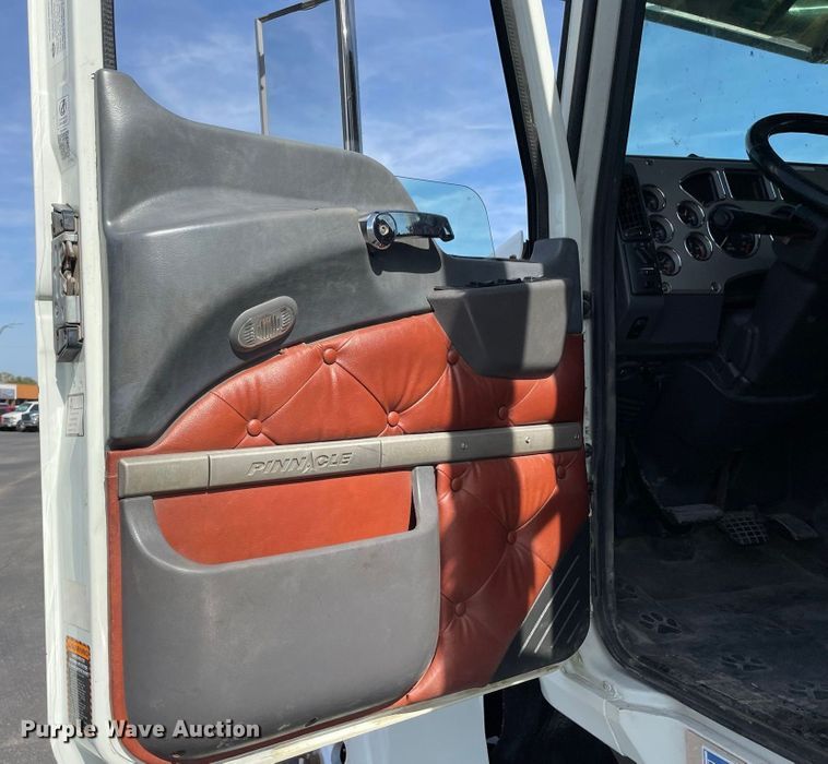 image for item JC9925 2014 Mack CHU613  semi truck