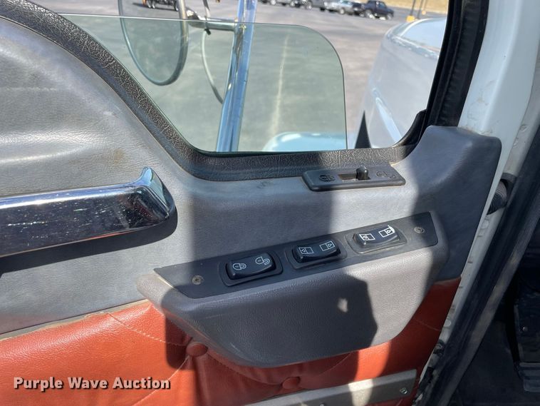 image for item JC9925 2014 Mack CHU613  semi truck