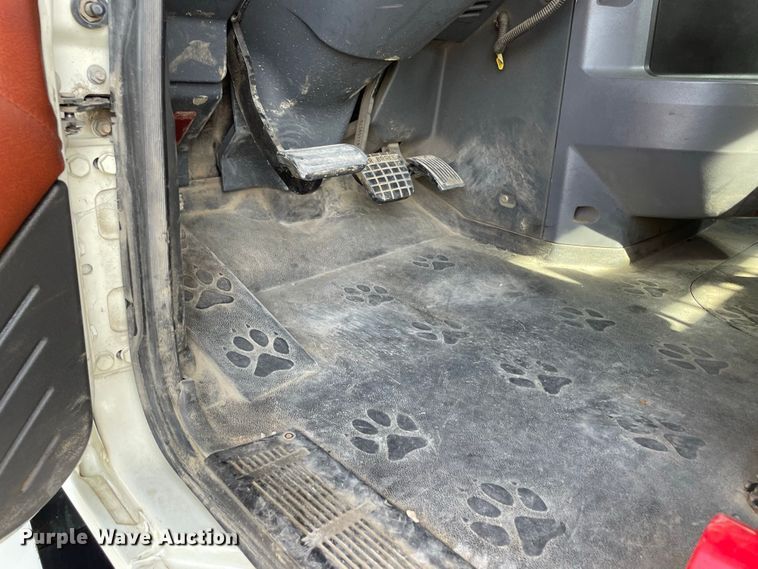 image for item JC9925 2014 Mack CHU613  semi truck