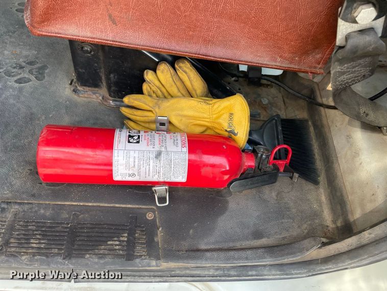 image for item JC9925 2014 Mack CHU613  semi truck