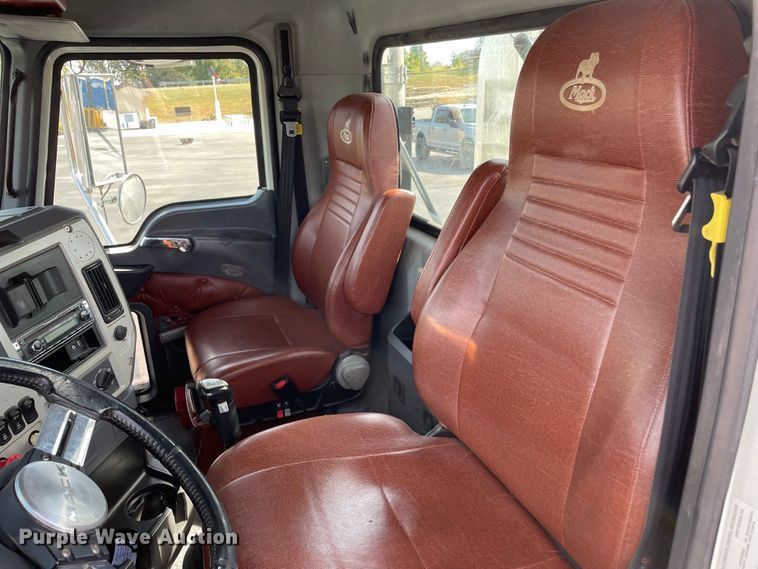 image for item JC9925 2014 Mack CHU613  semi truck