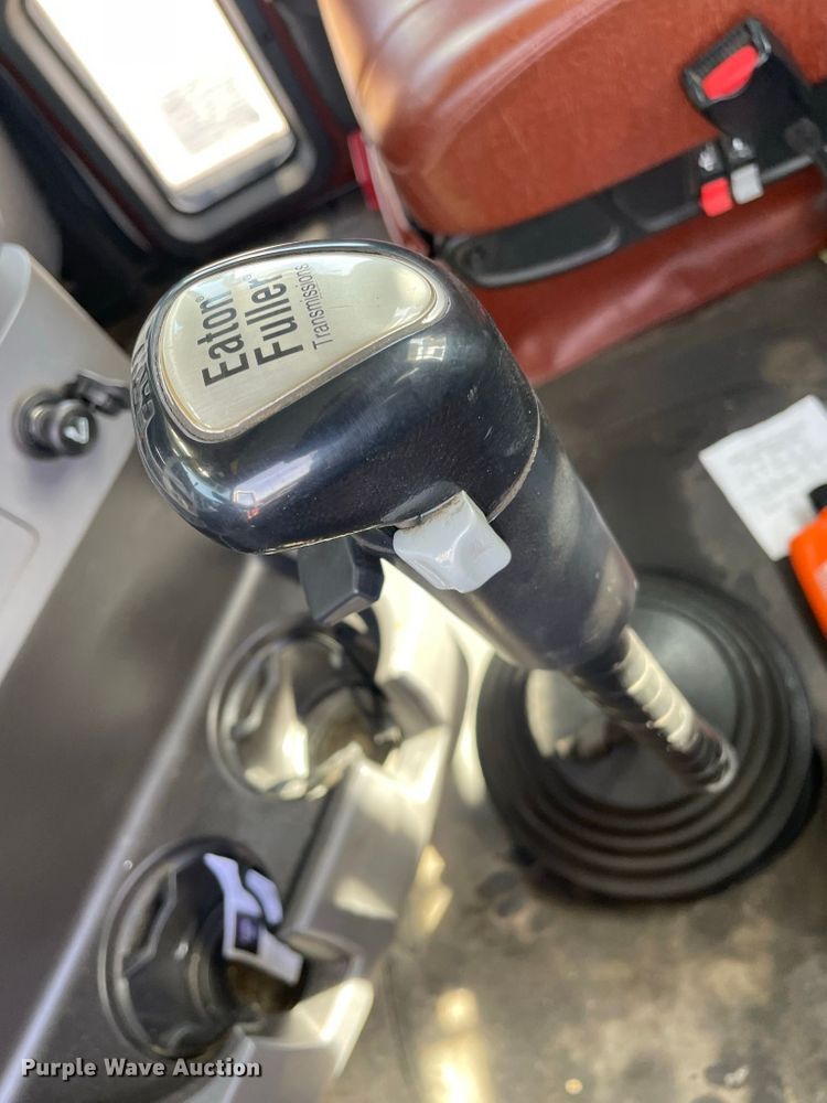 image for item JC9925 2014 Mack CHU613  semi truck