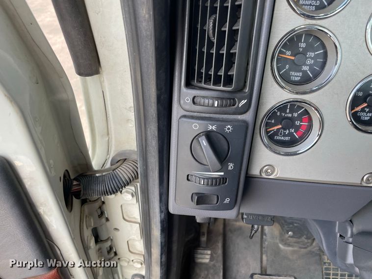 image for item JC9925 2014 Mack CHU613  semi truck