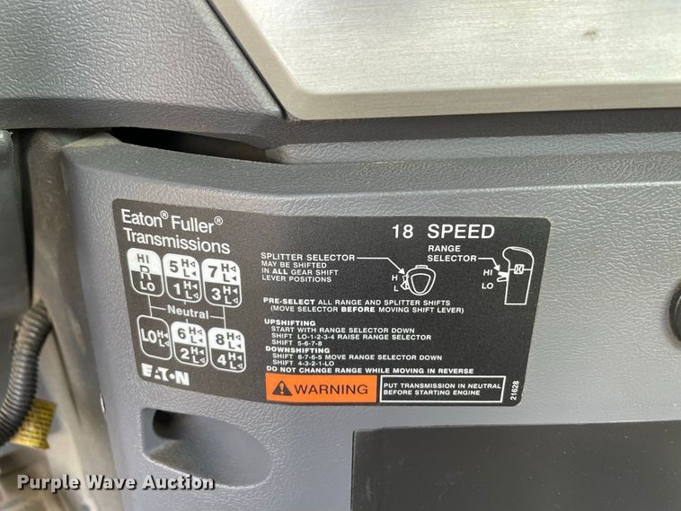 image for item JC9925 2014 Mack CHU613  semi truck