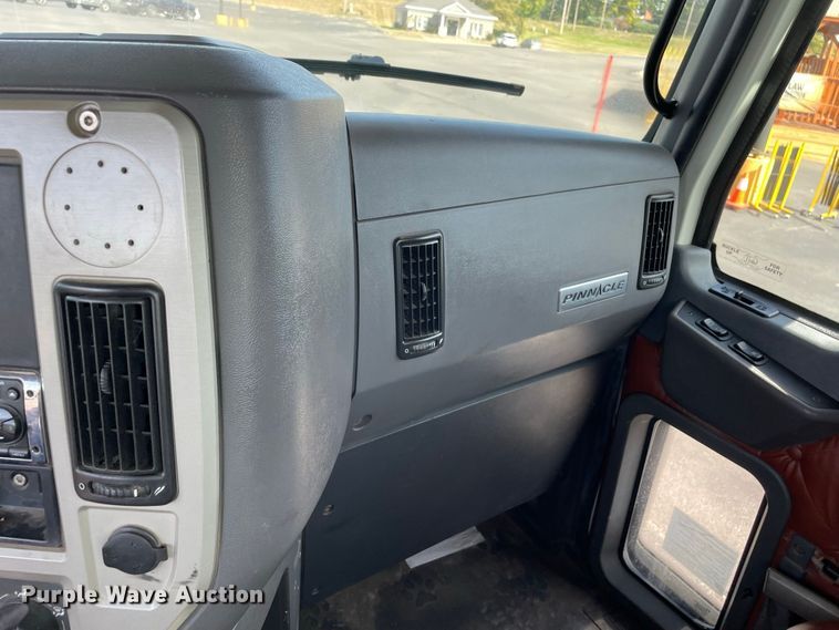 image for item JC9925 2014 Mack CHU613  semi truck