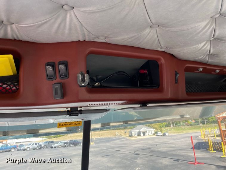 image for item JC9925 2014 Mack CHU613  semi truck