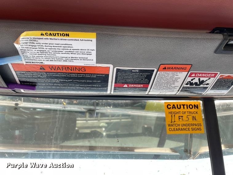 image for item JC9925 2014 Mack CHU613  semi truck