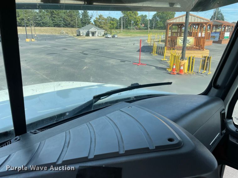 image for item JC9925 2014 Mack CHU613  semi truck