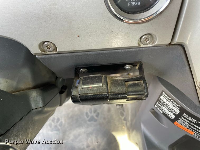 image for item JC9925 2014 Mack CHU613  semi truck