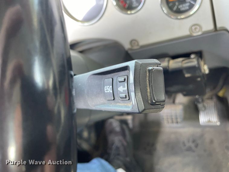 image for item JC9925 2014 Mack CHU613  semi truck