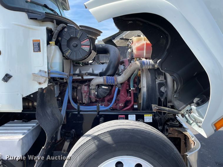 image for item JC9925 2014 Mack CHU613  semi truck