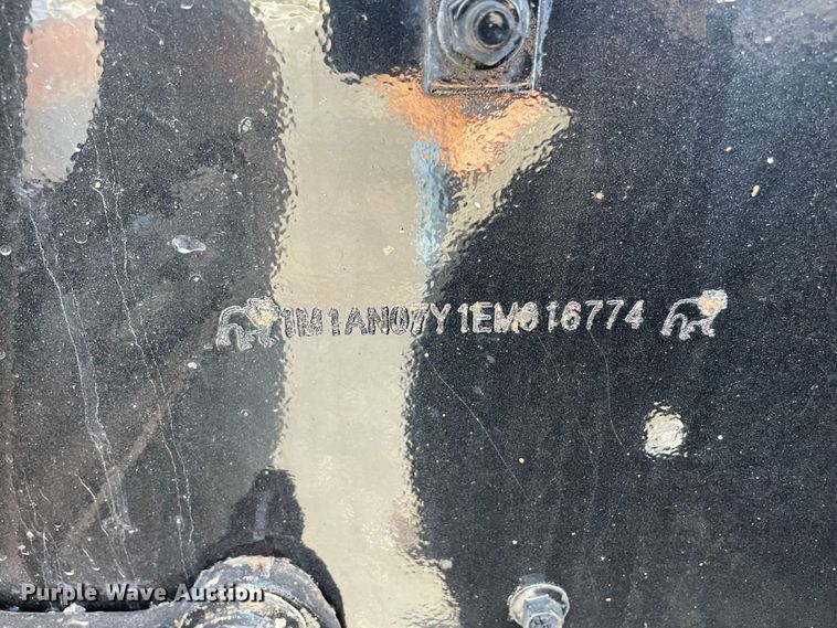 image for item JC9925 2014 Mack CHU613  semi truck