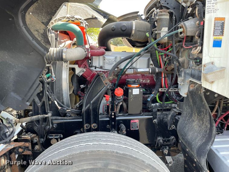 image for item JC9925 2014 Mack CHU613  semi truck