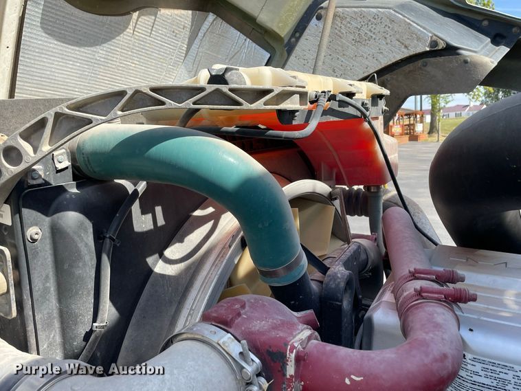 image for item JC9925 2014 Mack CHU613  semi truck