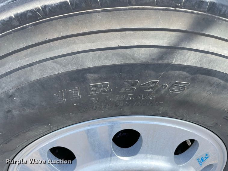 image for item JC9925 2014 Mack CHU613  semi truck