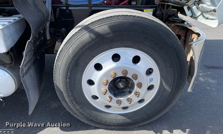 image for item JC9925 2014 Mack CHU613  semi truck