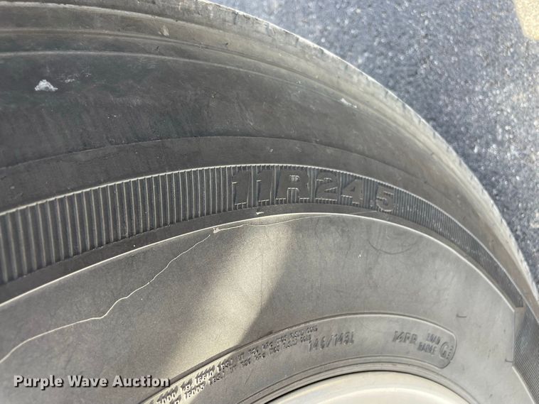 image for item JC9925 2014 Mack CHU613  semi truck