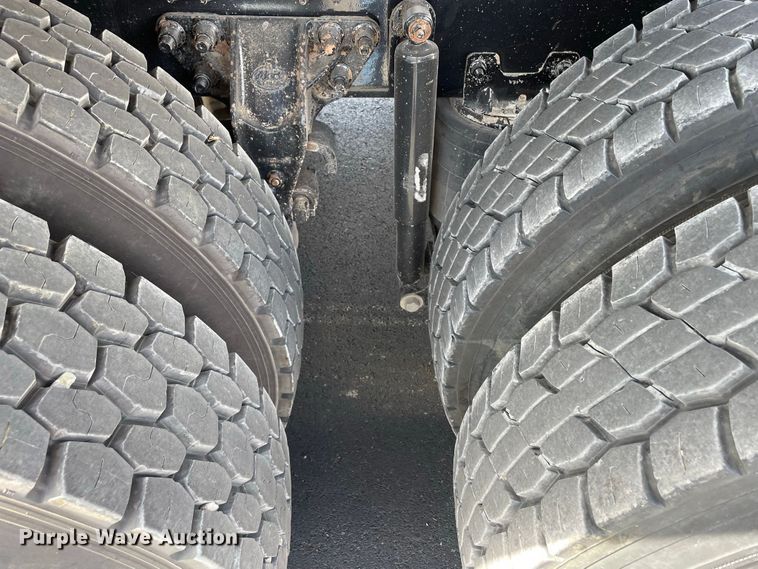 image for item JC9925 2014 Mack CHU613  semi truck