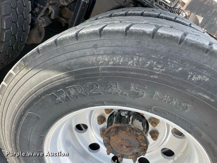 image for item JC9925 2014 Mack CHU613  semi truck