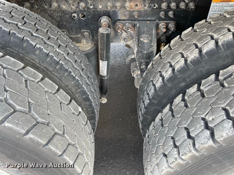 image for item JC9925 2014 Mack CHU613  semi truck