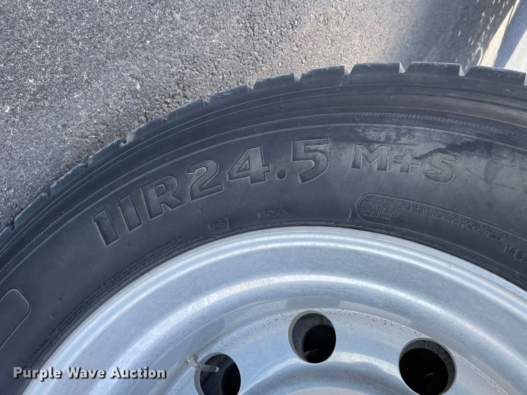 image for item JC9925 2014 Mack CHU613  semi truck