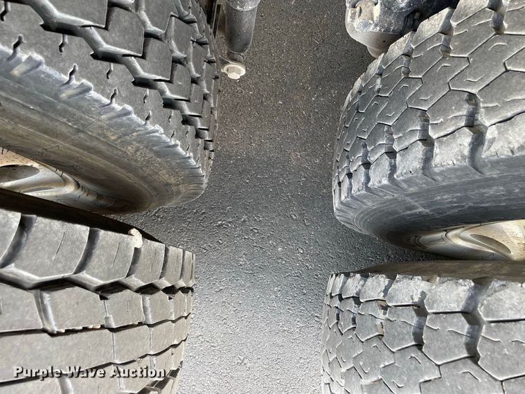 image for item JC9925 2014 Mack CHU613  semi truck