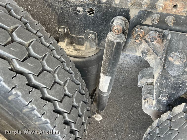 image for item JC9925 2014 Mack CHU613  semi truck