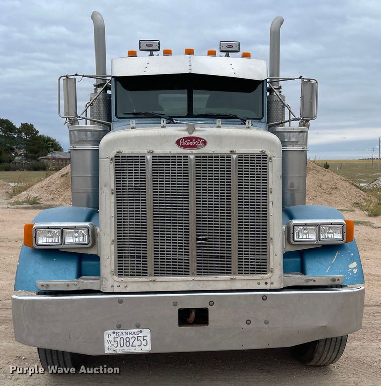image for item JD9256 2002 Peterbilt 378  semi truck
